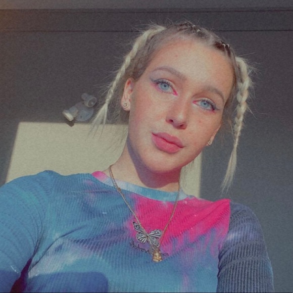 Meet your Posher, Haley - Picture 1 of 1